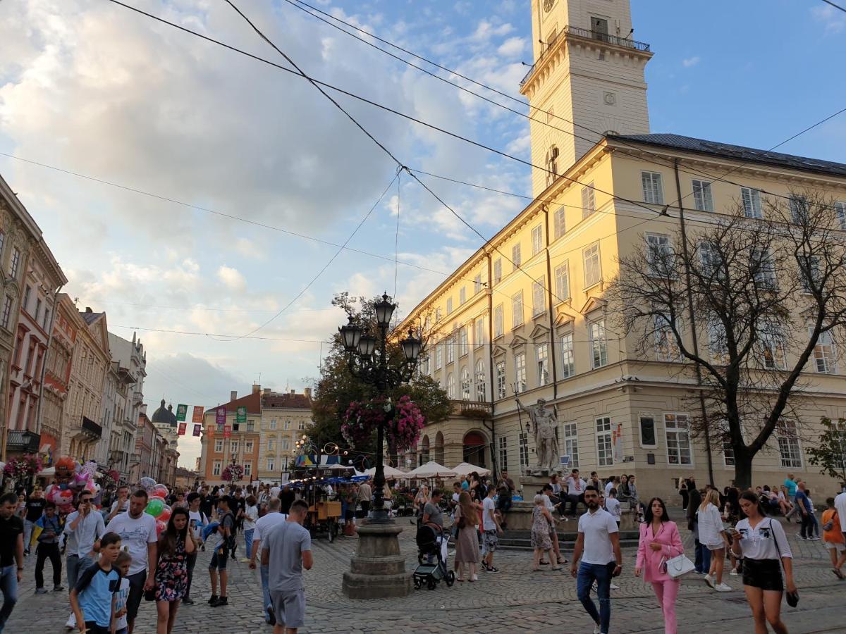 Cozy Apartment, 5Mins To Opera Lviv Exteriör bild