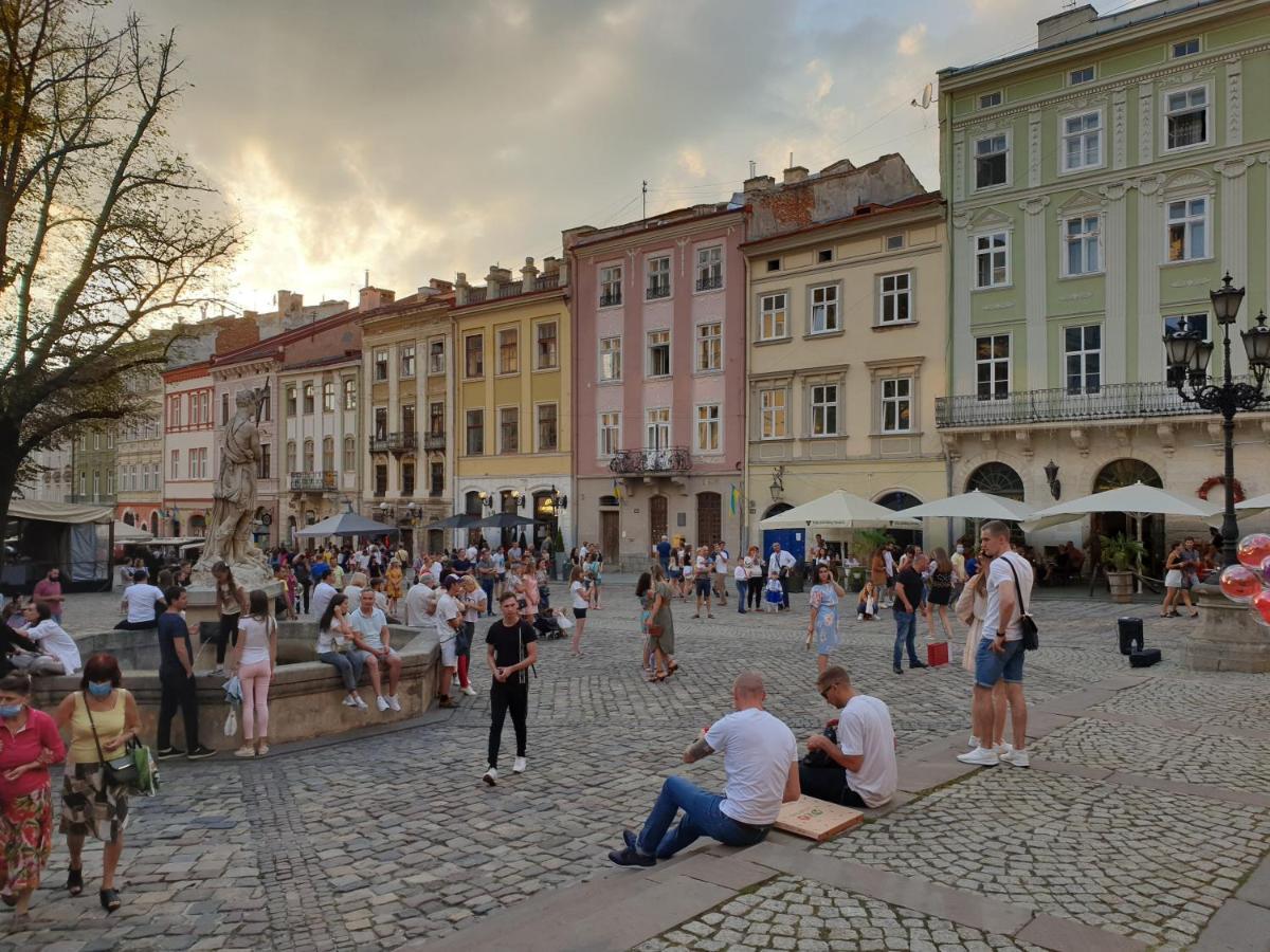 Cozy Apartment, 5Mins To Opera Lviv Exteriör bild