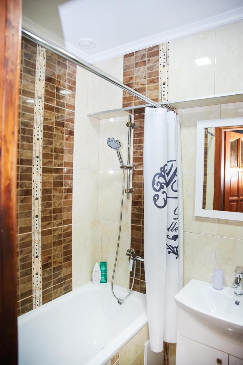 Cozy Apartment, 5Mins To Opera Lviv Exteriör bild