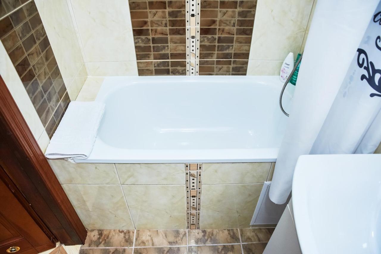 Cozy Apartment, 5Mins To Opera Lviv Exteriör bild