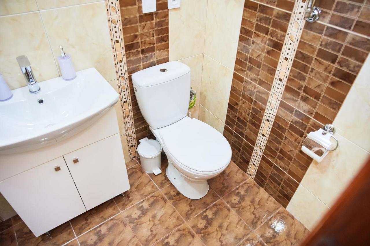 Cozy Apartment, 5Mins To Opera Lviv Exteriör bild